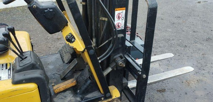 CATERPILLAR CHARIOT ELEVATEUR ELECTRIQUE EP15KRT CAPACITE 1,5 T – HAUTEUR DE LEVEE 4,31M  EP15KRT