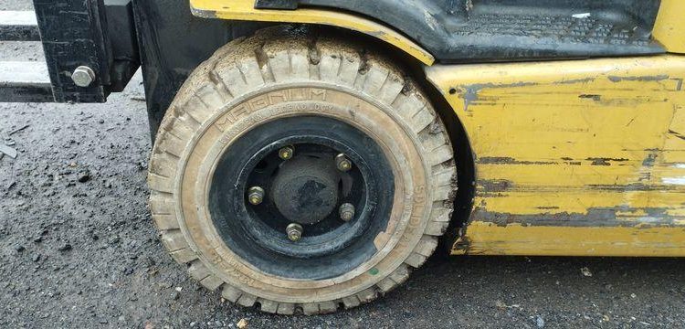 CATERPILLAR CHARIOT ELEVATEUR ELECTRIQUE EP15KRT CAPACITE 1,5 T – HAUTEUR DE LEVEE 4,31M  EP15KRT