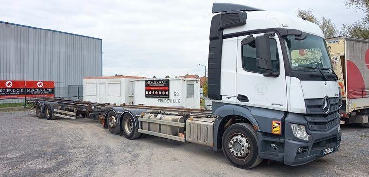 MERCEDES PORTEUR ACTROS 2543 PORTE CONTAINER AVEC REMORQUE PORTE CONTAINER BLANC ER-225-TQ