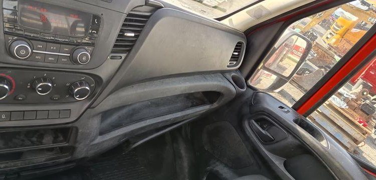 IVECO 35C12  BENNE- SIMPLE CAB – COFFRE  ET-909-FA