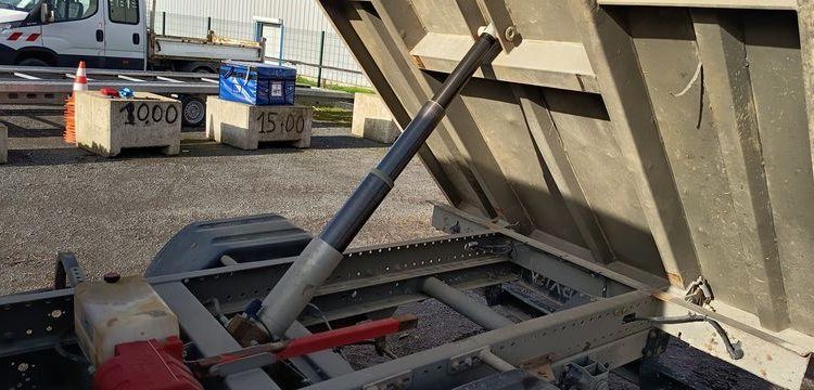 IVECO 35C12  BENNE- SIMPLE CAB – COFFRE  ET-909-FA