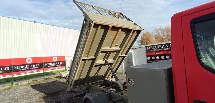 IVECO 35C12  BENNE- SIMPLE CAB – COFFRE  ET-909-FA