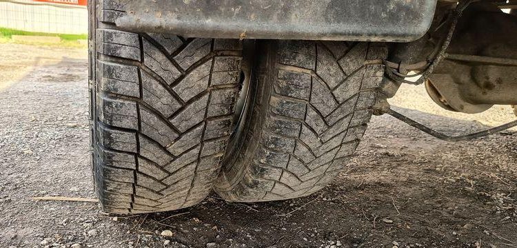 IVECO 35C12  BENNE- SIMPLE CAB – COFFRE  ET-909-FA