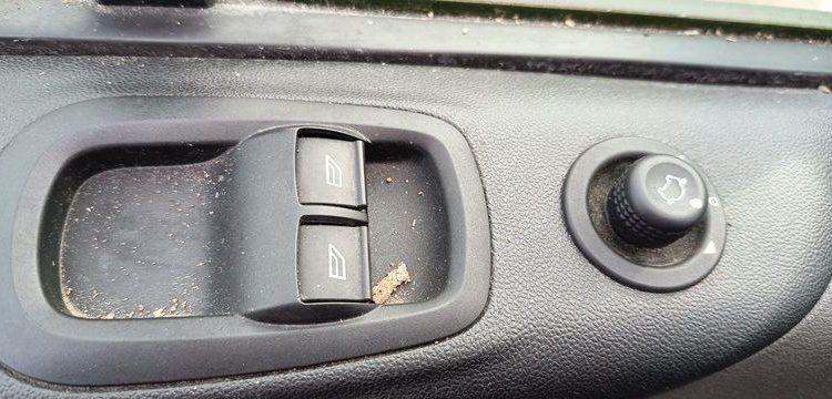 FORD TRANSIT NON ROULANT  EY-402-CW