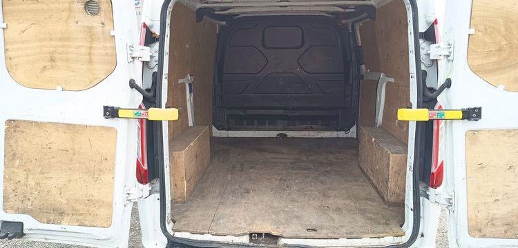 FORD TRANSIT NON ROULANT  EY-402-CW