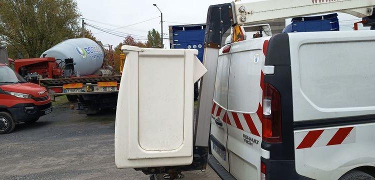 RENAULT TRAFIC NACELLE  FG-256-YR