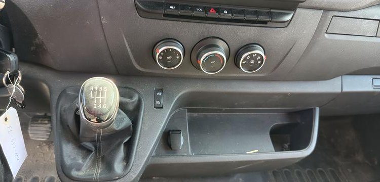 RENAULT MASTER 3 TRACTION FOURGON 2,3 DCI 16V 136 CV – DIESEL – 66745 KMS – ANNEE 2019 BLANC FL-397-NK