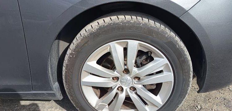 PEUGEOT 308 ACTIVE BUSINESS II (T9) PHASE2 1.5 BLUEHDi 16V EAT8 S&S 130CV – DIESEL – GRIS FS-213-GS