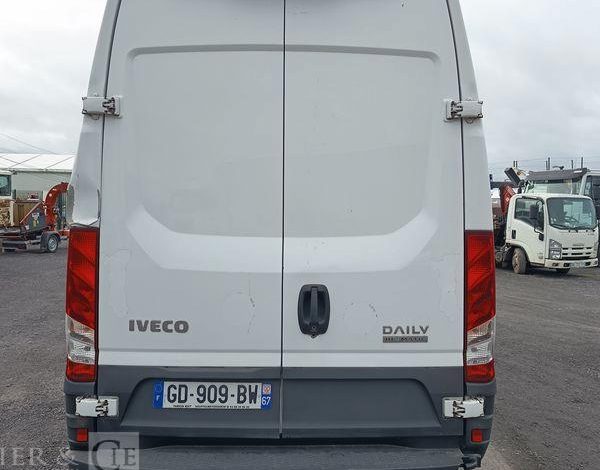 IVECO DAILY VI 35C16 2,3D 16 V – DIESEL – 270276 KMS – ANNEE 2021 BLANC GD-909-BW