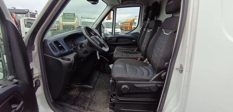 IVECO DAILY VI 35C16 2,3D 16 V – DIESEL – 270276 KMS – ANNEE 2021 BLANC GD-909-BW