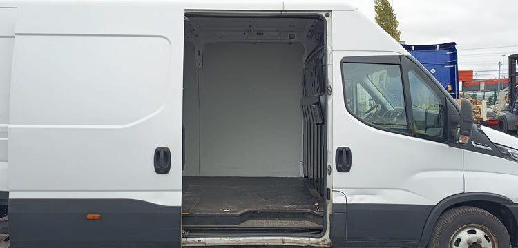 IVECO DAILY VI 35C16 2,3D 16 V – DIESEL – 270276 KMS – ANNEE 2021 BLANC GD-909-BW