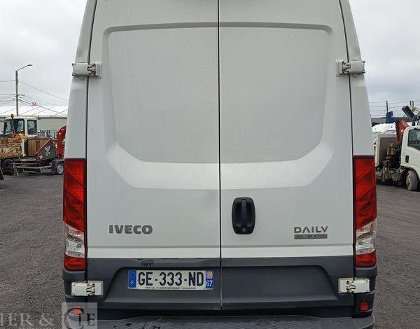 IVECO DAILY VI 35C14 2,3D 16V HI-MATIC – DIESEL – 289500 KMS – ANNEE 2022 BLANC GE-333-ND