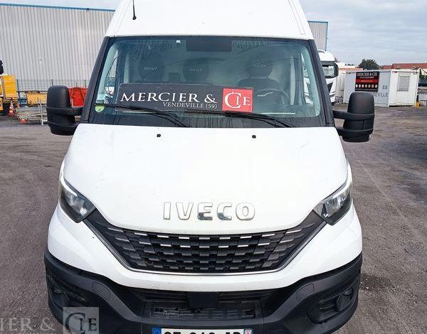 IVECO DAILY VI 35C16 2,3 D 16V HI – MATIC 156 CV – BOITE AUTO – DIESEL – 263107 KMS BLANC GE-649-AB