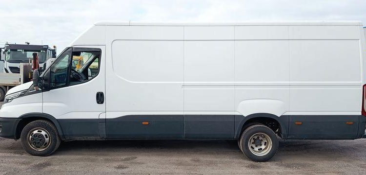 IVECO DAILY VI 35C16 2,3 D 16V HI – MATIC 156 CV – BOITE AUTO – DIESEL – 263107 KMS BLANC GE-649-AB