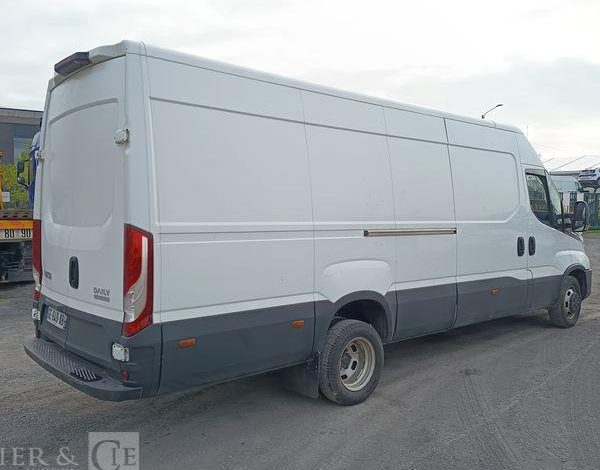 IVECO DAILY VI 35C16 2,3 D 16V HI – MATIC 156 CV – BOITE AUTO – DIESEL – 263107 KMS BLANC GE-649-AB