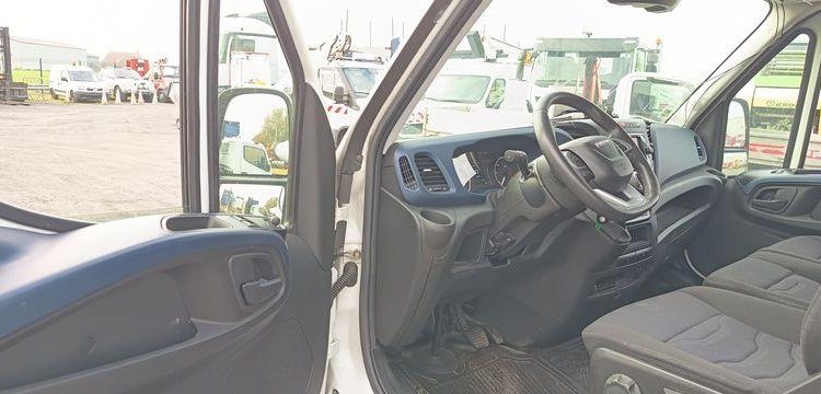 IVECO DAILY VI 35C16 2,3 D 16V HI – MATIC 156 CV – BOITE AUTO – DIESEL – 263107 KMS BLANC GE-649-AB