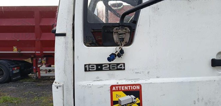 MAN PORTE ENGIN BLANC GT-826-LJ