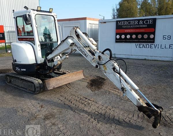 HYUNDAI MINI PELLE SUR CHENILLES 2,7 TONNES  ROB1536