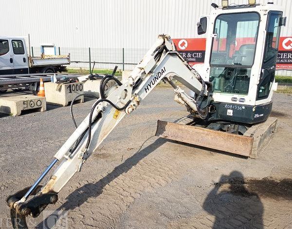 HYUNDAI MINI PELLE SUR CHENILLES 2,7 TONNES  ROB1536