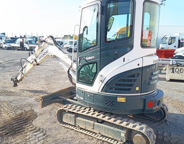 HYUNDAI MINI PELLE SUR CHENILLES 2,7 TONNES  ROB1536