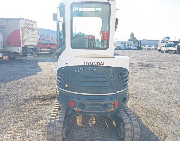 HYUNDAI MINI PELLE SUR CHENILLES 2,7 TONNES  ROB1536