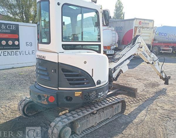 HYUNDAI MINI PELLE SUR CHENILLES 2,7 TONNES  ROB1536