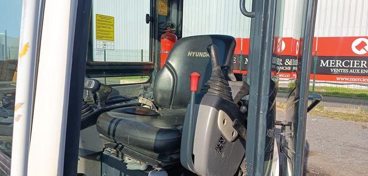 HYUNDAI MINI PELLE SUR CHENILLES 2,7 TONNES  ROB1536