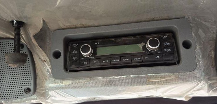 HYUNDAI MINI PELLE SUR CHENILLES 2,7 TONNES  ROB1536
