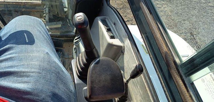 HYUNDAI MINI PELLE SUR CHENILLES 2,7 TONNES  ROB1536