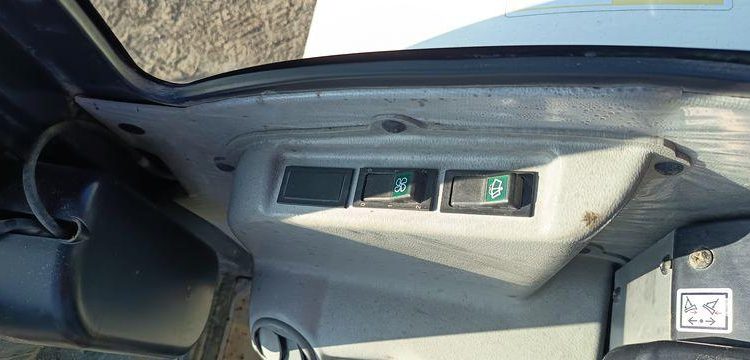 HYUNDAI MINI PELLE SUR CHENILLES 2,7 TONNES  ROB1536
