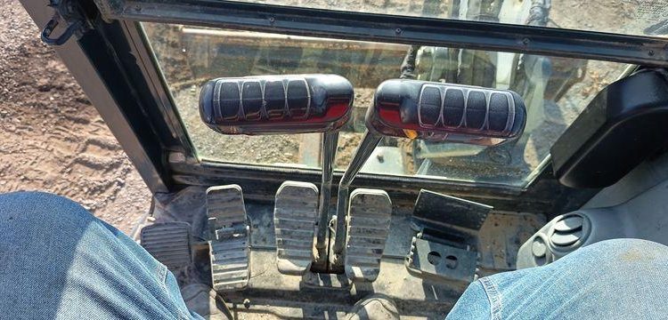 HYUNDAI MINI PELLE SUR CHENILLES 2,7 TONNES  ROB1536