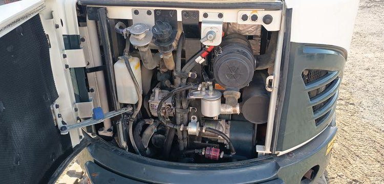 HYUNDAI MINI PELLE SUR CHENILLES 2,7 TONNES  ROB1536