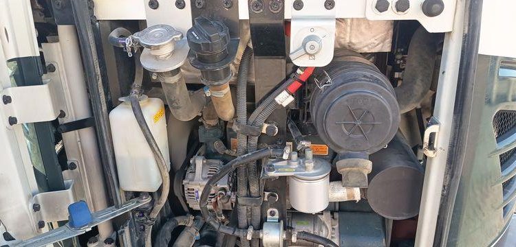 HYUNDAI MINI PELLE SUR CHENILLES 2,7 TONNES  ROB1536