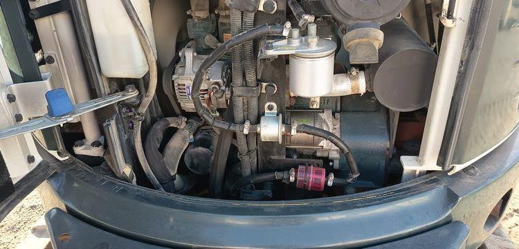 HYUNDAI MINI PELLE SUR CHENILLES 2,7 TONNES  ROB1536