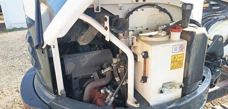 HYUNDAI MINI PELLE SUR CHENILLES 2,7 TONNES  ROB1536