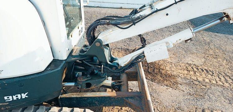 HYUNDAI MINI PELLE SUR CHENILLES 2,7 TONNES  ROB1536