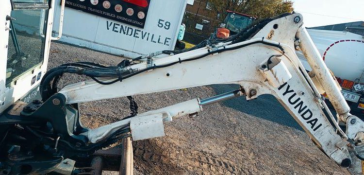 HYUNDAI MINI PELLE SUR CHENILLES 2,7 TONNES  ROB1536