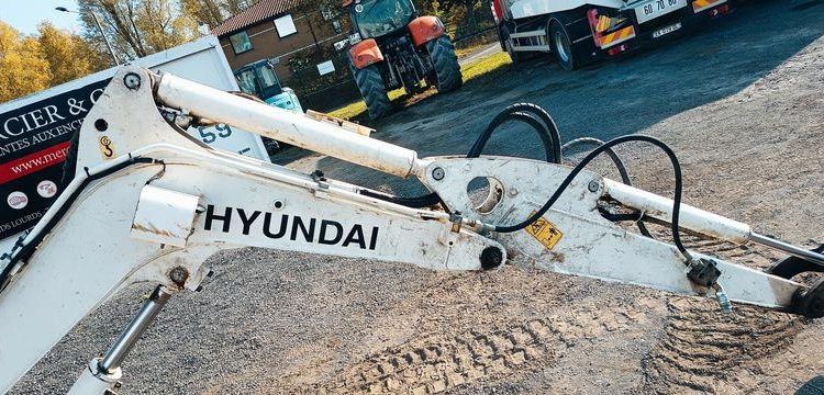 HYUNDAI MINI PELLE SUR CHENILLES 2,7 TONNES  ROB1536