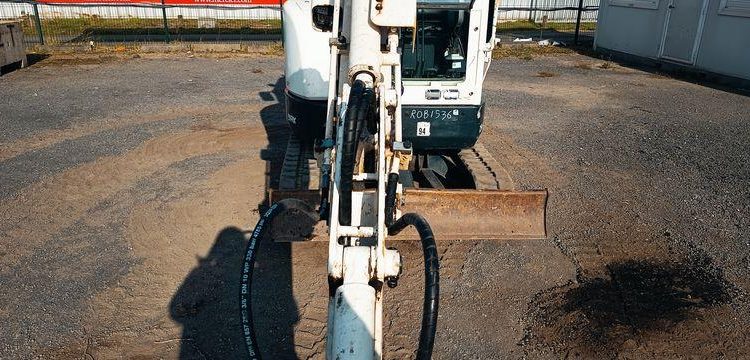 HYUNDAI MINI PELLE SUR CHENILLES 2,7 TONNES  ROB1536
