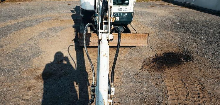 HYUNDAI MINI PELLE SUR CHENILLES 2,7 TONNES  ROB1536
