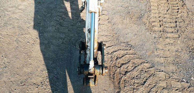 HYUNDAI MINI PELLE SUR CHENILLES 2,7 TONNES  ROB1536