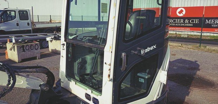 HYUNDAI MINI PELLE SUR CHENILLES 2,7 TONNES  ROB1536