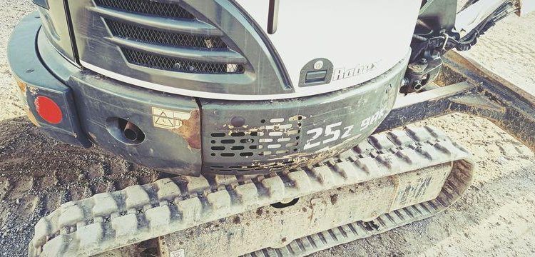 HYUNDAI MINI PELLE SUR CHENILLES 2,7 TONNES  ROB1536