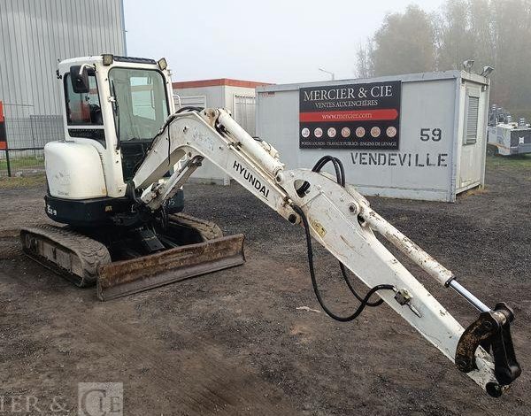 HYUNDAI MINI PELLE SUR CHENILLE 3,8 TONNES  ROB1805