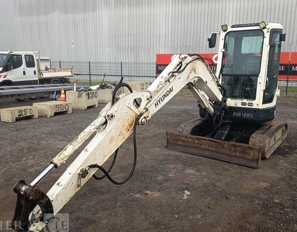 HYUNDAI MINI PELLE SUR CHENILLE 3,8 TONNES  ROB1805