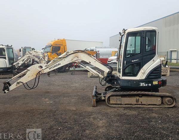 HYUNDAI MINI PELLE SUR CHENILLE 3,8 TONNES  ROB1805