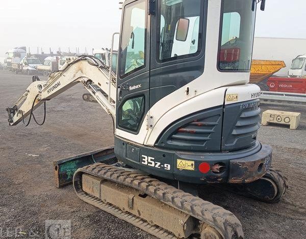 HYUNDAI MINI PELLE SUR CHENILLE 3,8 TONNES  ROB1805