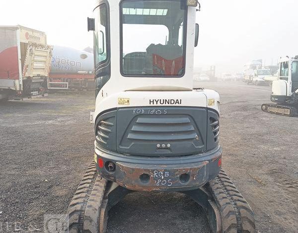 HYUNDAI MINI PELLE SUR CHENILLE 3,8 TONNES  ROB1805