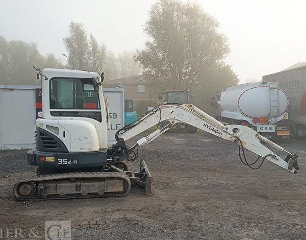 HYUNDAI MINI PELLE SUR CHENILLE 3,8 TONNES  ROB1805