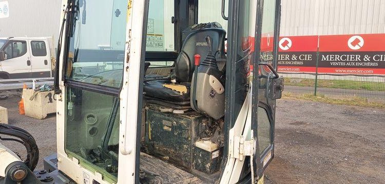 HYUNDAI MINI PELLE SUR CHENILLE 3,8 TONNES  ROB1805